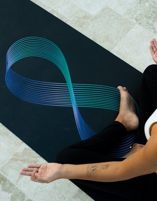 Infinity Yoga Mat (Lifestyle 1)