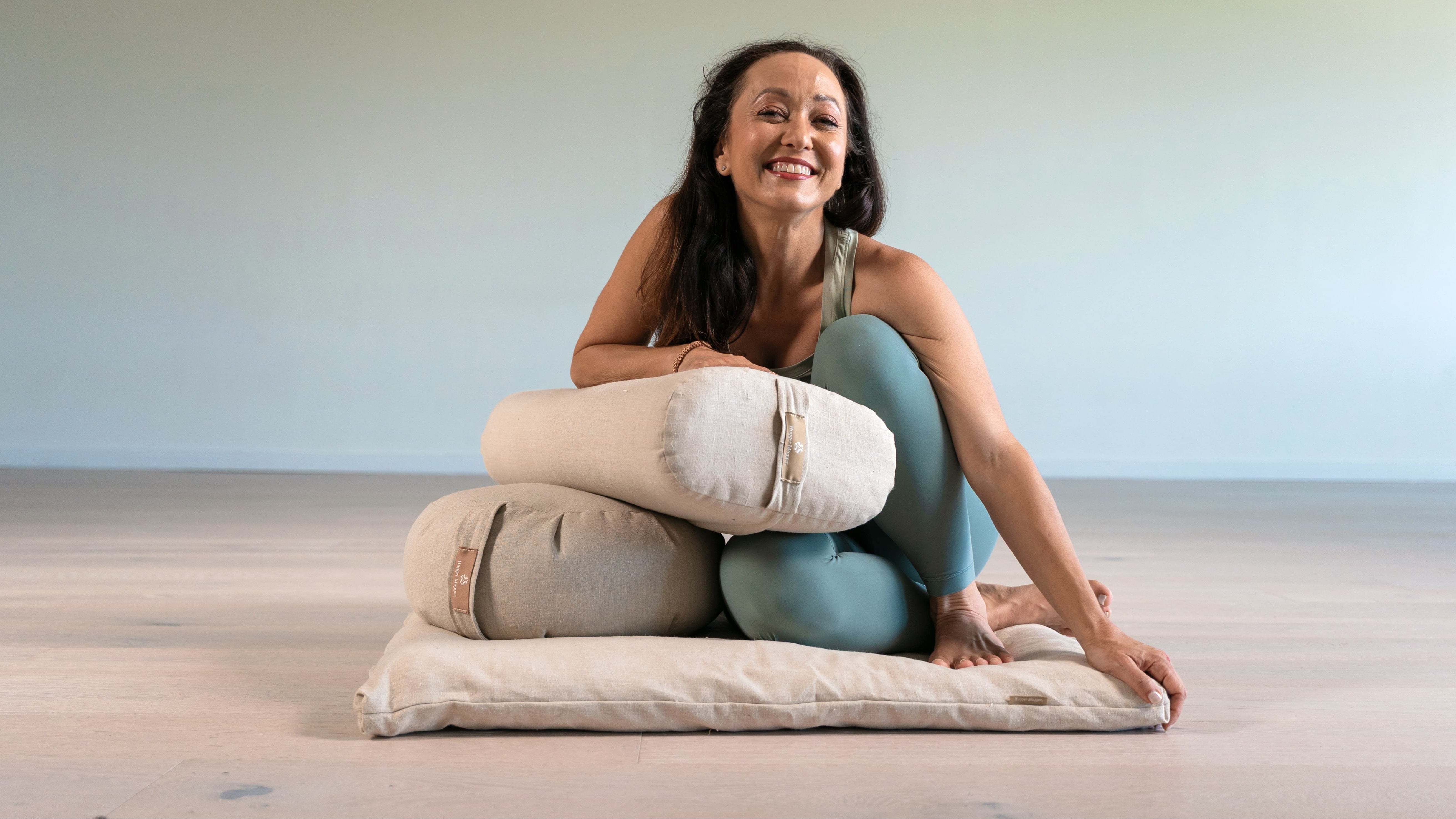 ハガーマガーHUGGER MUGGERボルスター Yoga Bolster – Hugger Mugger