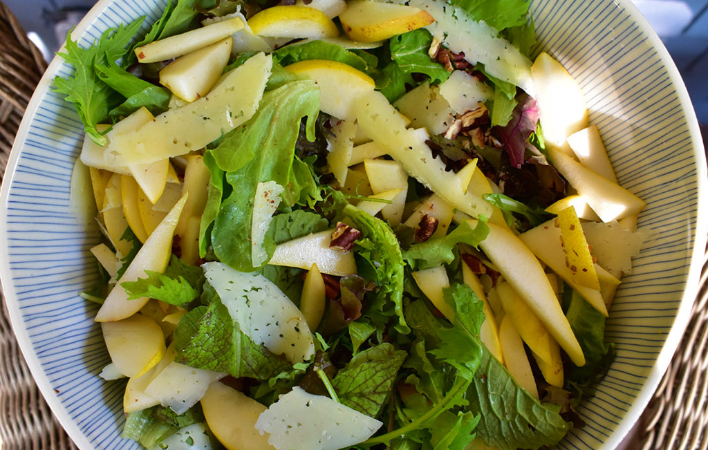 Green Salad with Pears & Manchego
