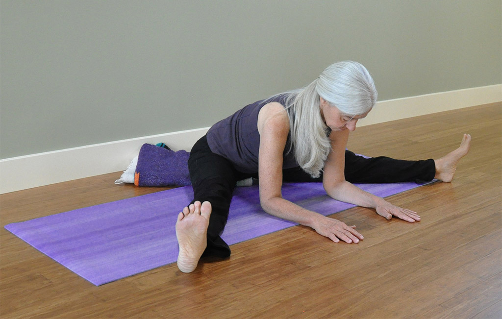 Wide Angle Seated Forward Bend Pose (Upavistha Konasana) Dimensions &  Drawings | Dimensions.com