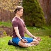 V-Shaped Meditation Cushion - Black