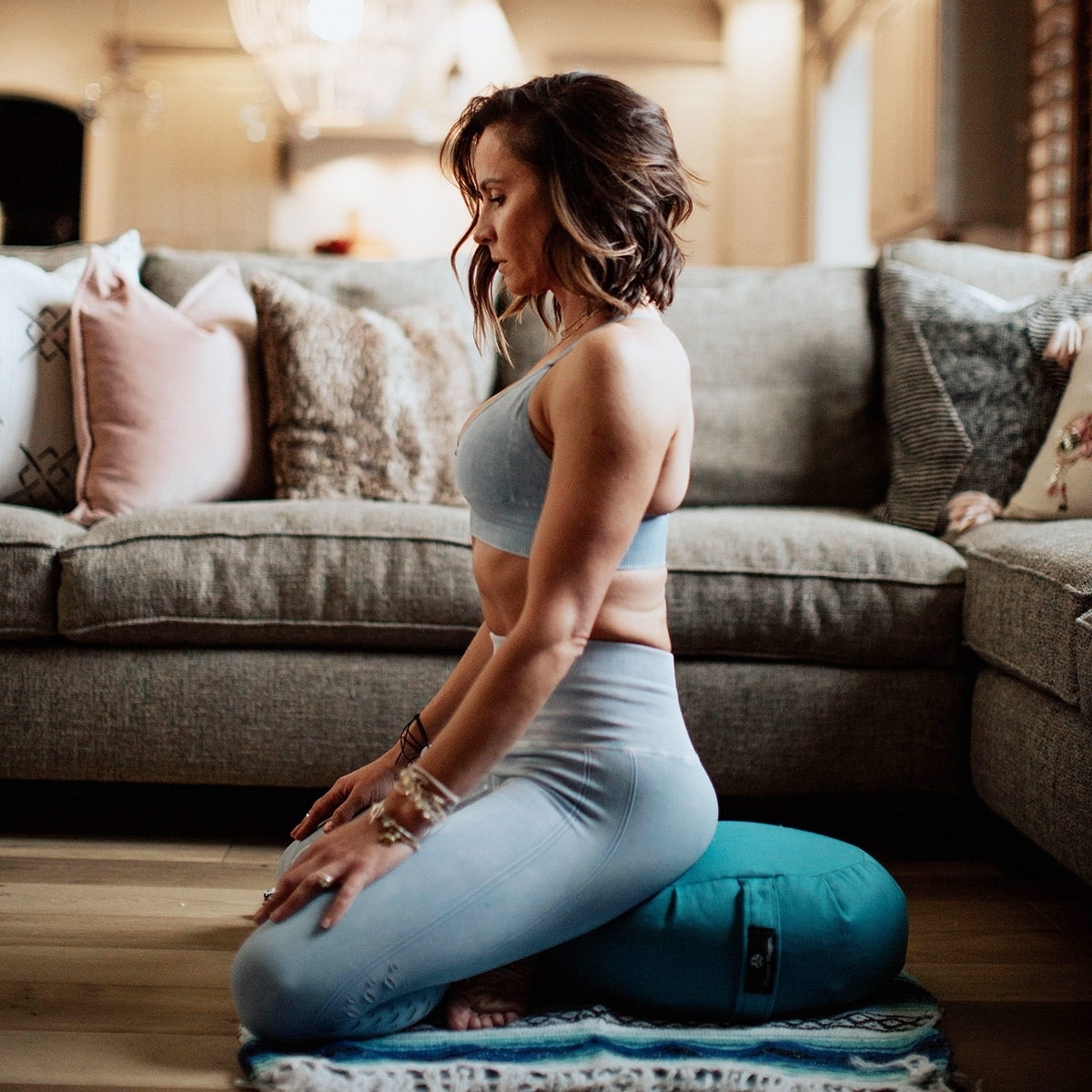 Zafu Meditation/Yoga Cushion with Carrying Handle Batik Style Grey 01 