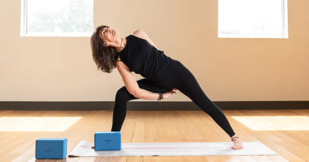 Baddha Parsvakonasana: Bound Side Angle Pose with Nature Mat - Pink Jasper & Foam Yoga Block - Blue