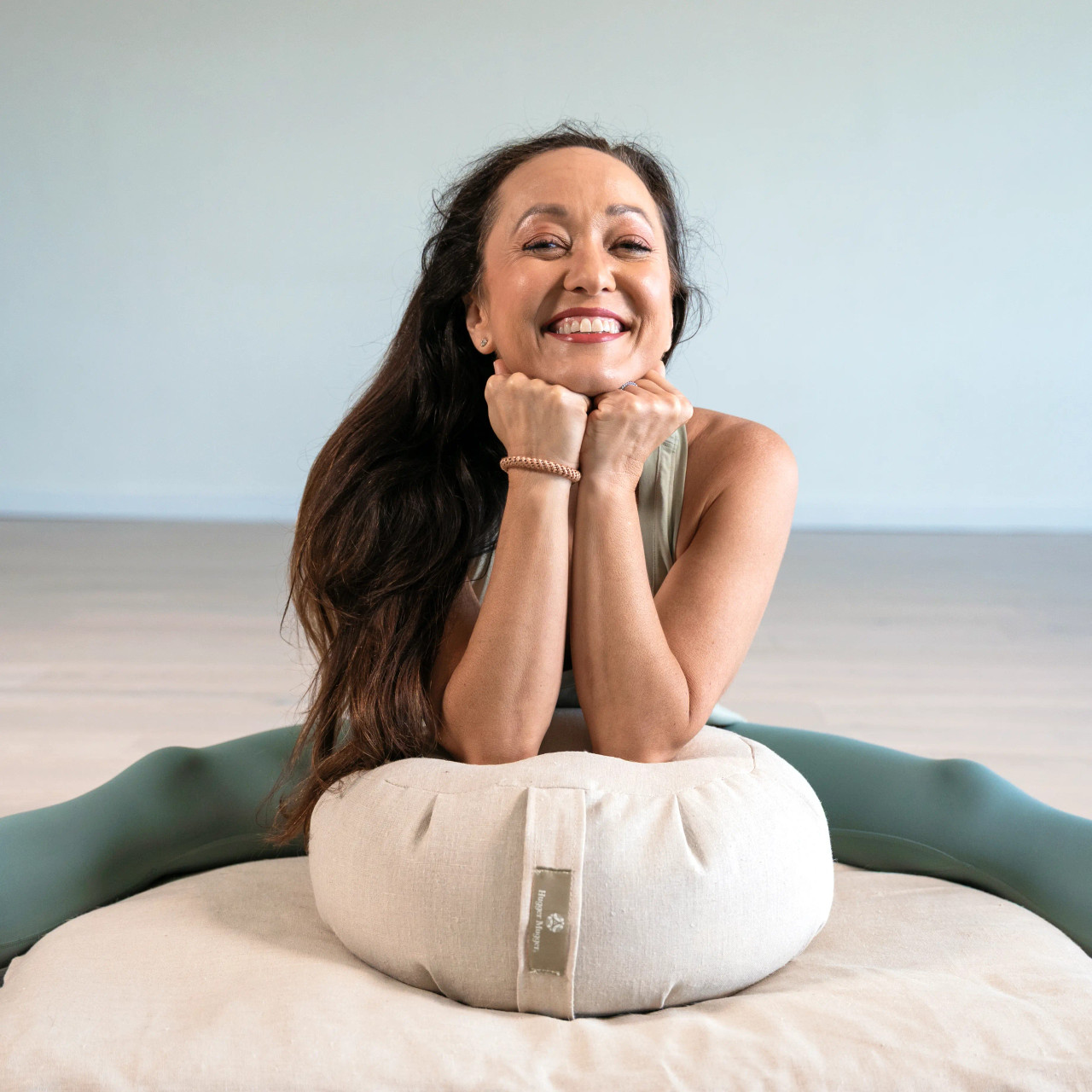 Kino MacGregor Zafu Cushion – Natural Linen - Lifestyle 3