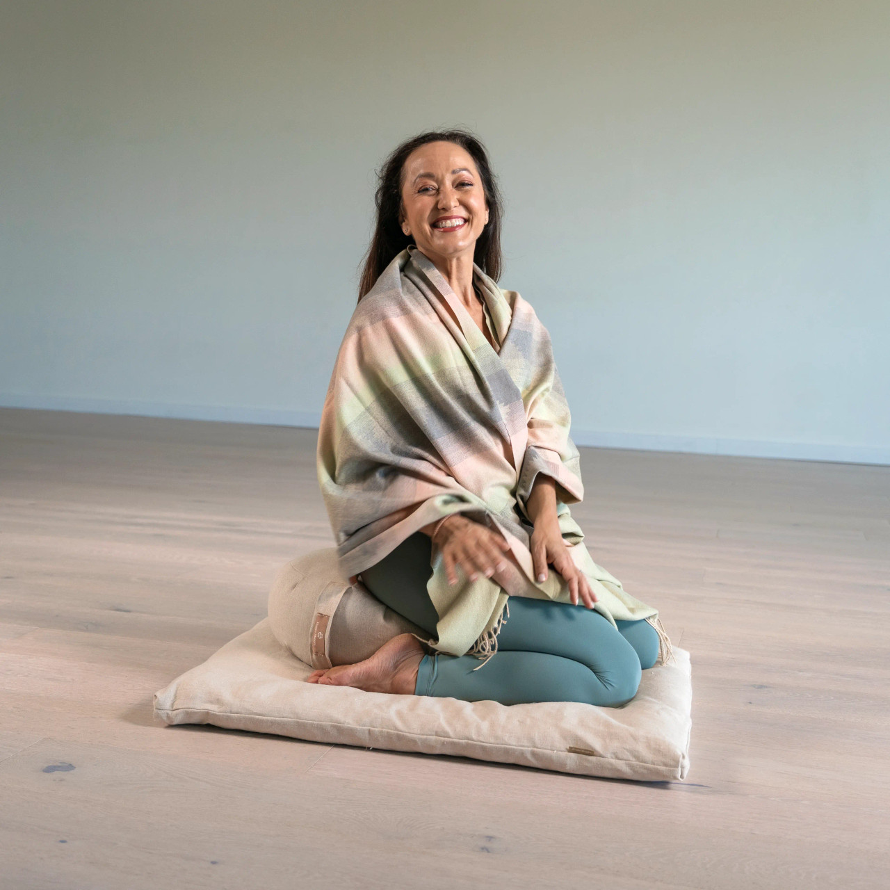 Kino MacGregor - Zabuton - Lifestyle 2