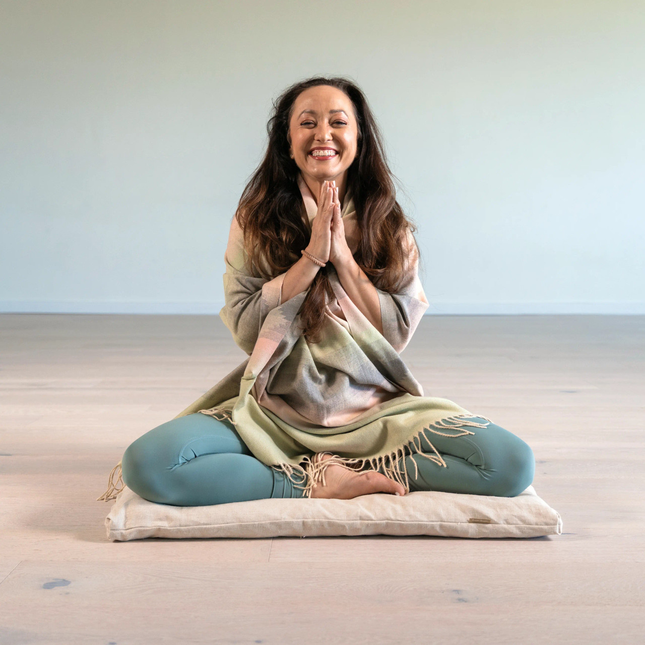 Kino MacGregor - Zabuton - Lifestyle 1