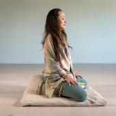 Kino MacGregor - Zabuton - Lifestyle 3