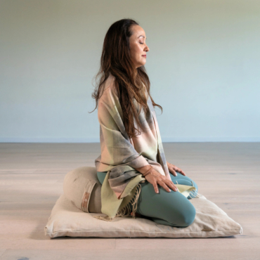 Kino MacGregor - Zabuton - Lifestyle 3